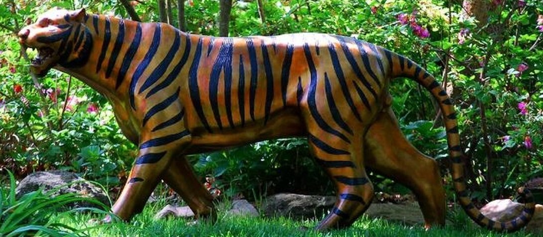This bronze sculpture features a true-to-life majestic Bengal tiger.